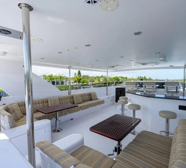 Sun Deck Lounge, Dining And Bar