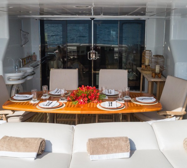 20201216-HIATUS Exterior - Man Deck Dining Area