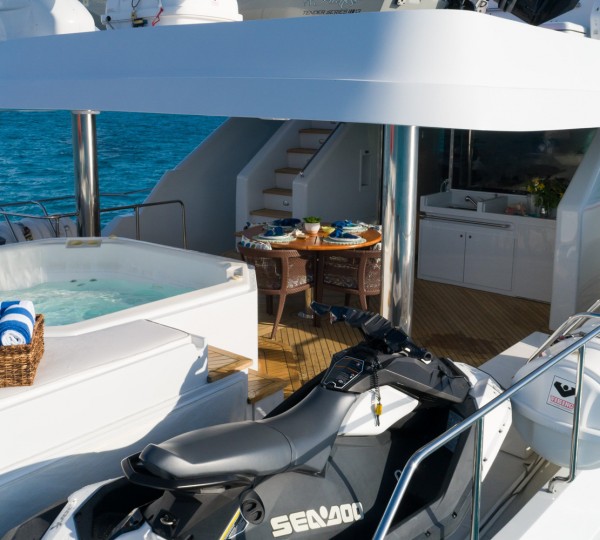 20201216-HIATUS Exterior - Sky Lounge Deck With Jacuzzi