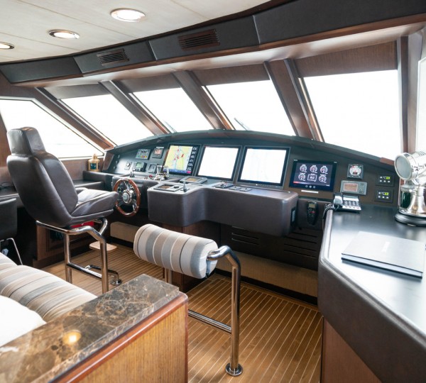 20201216-HIATUS Interior - Bridge