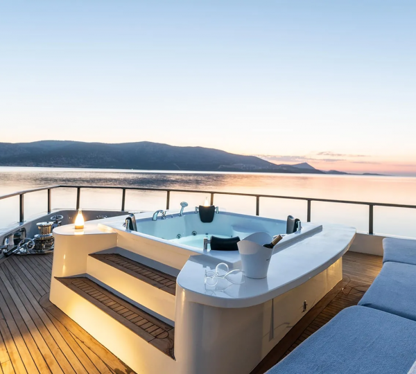 Foredeck Jacuzzi