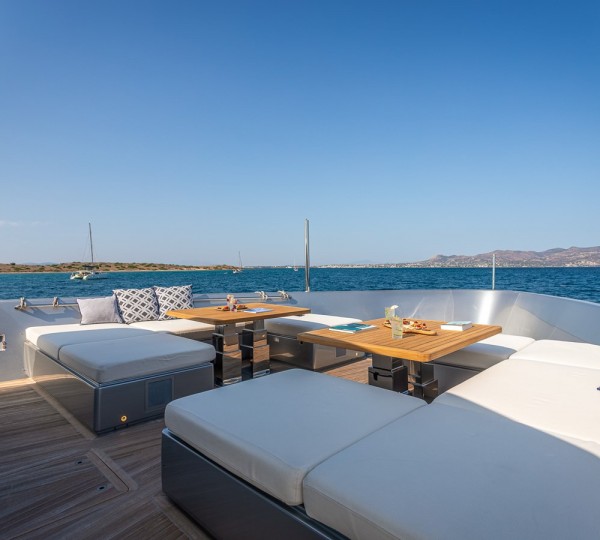 Foredeck Seating And Dining