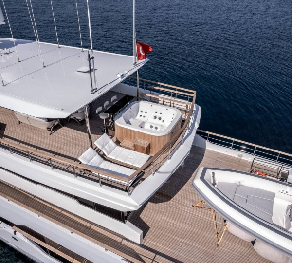 Sun Deck Aft Detail