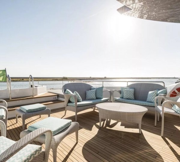 Sun Deck Seating And Jacuzzi