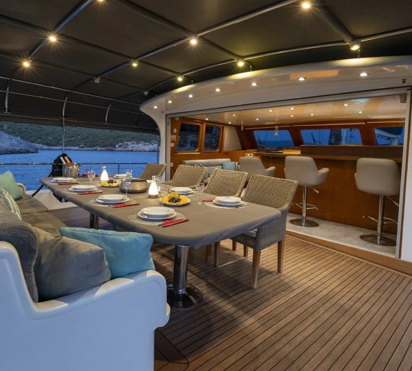 Aft Deck Dining And Bar