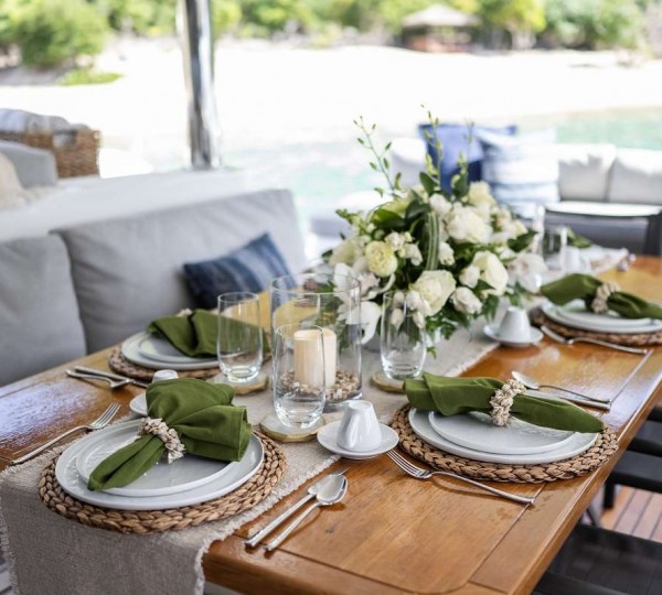 Al Fresco Dining Table Setting