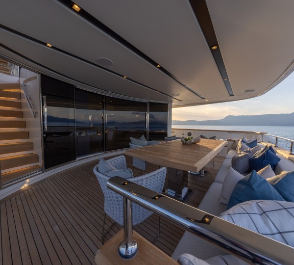 Main Deck Aft Dining Setting