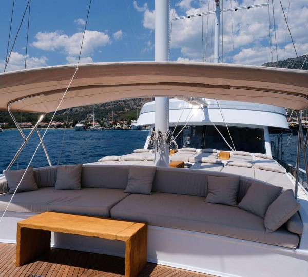 Main Deck Sheltered Lounge