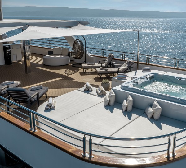 Sun Deck With Jacuzzi
