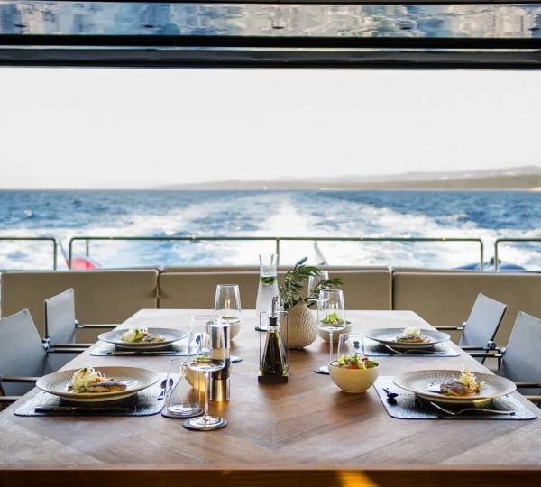 Al Fresco Deck Dining