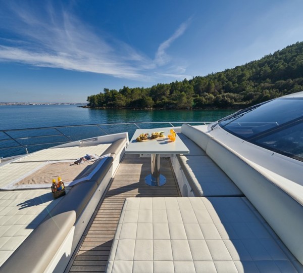 Bow Deck With Table And Sun Pads