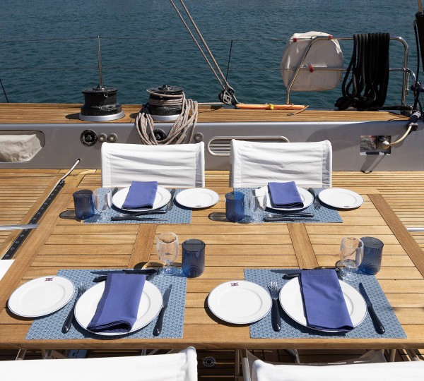 Dinner Setting Al Fresco