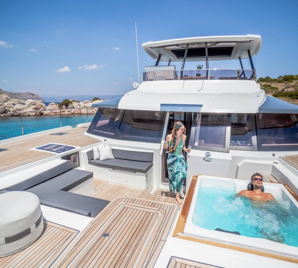 Foredeck With Jacuzzi