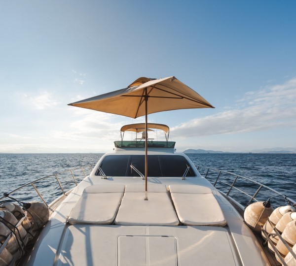 Foredeck With Sun Pads And Umbrella