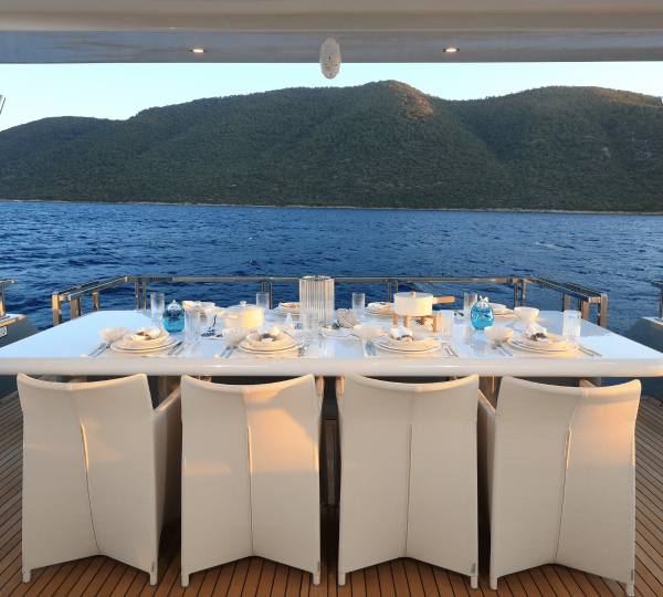 Main Deck Aft Dining