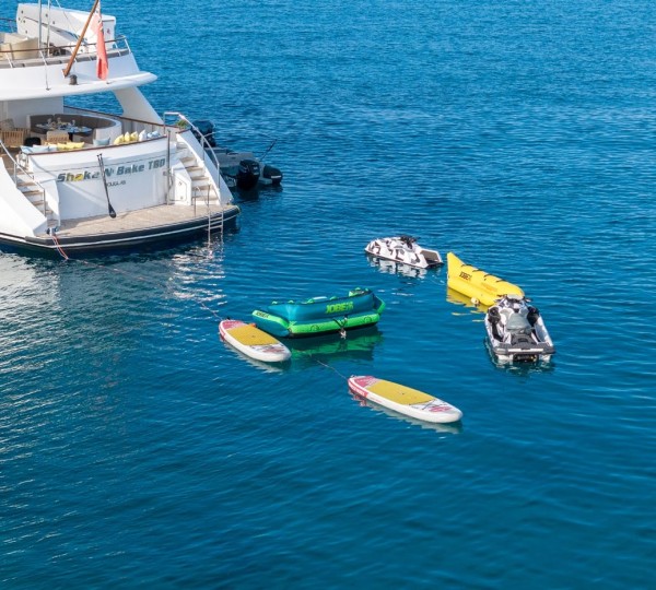 Stern With Water Toys