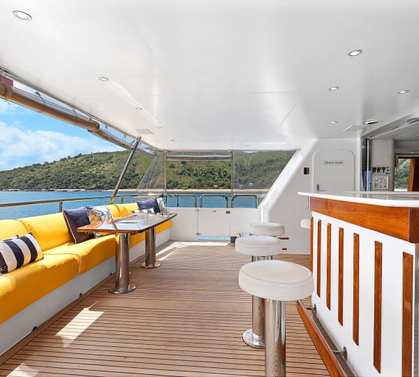 Main Deck Aft Bar And Seating