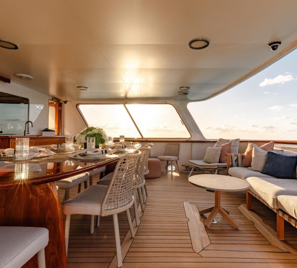 Main Deck Dining And Seating