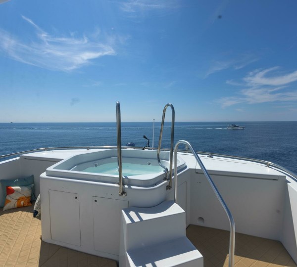 Top Deck Jacuzzi