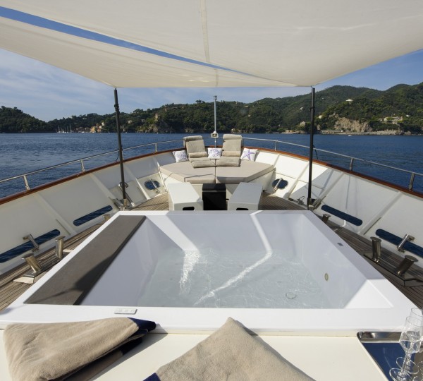 Foredeck Jacuzzi