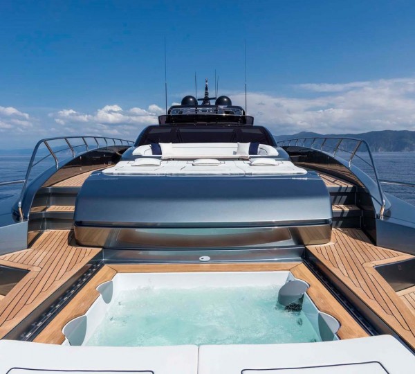 Foredeck Jacuzzi