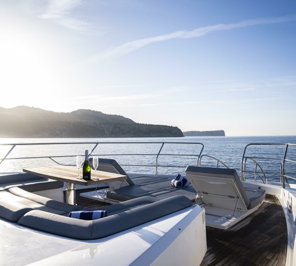 Foredeck Lounge View Forward