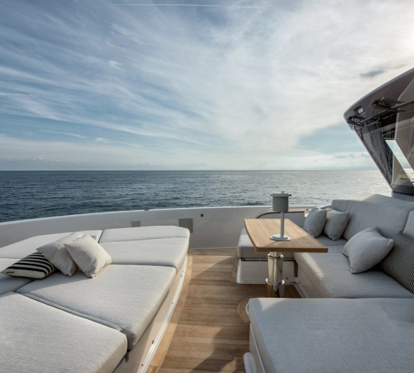 Foredeck Lounge (sistership)