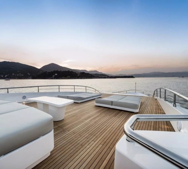 Foredeck Seating And Sun Pads