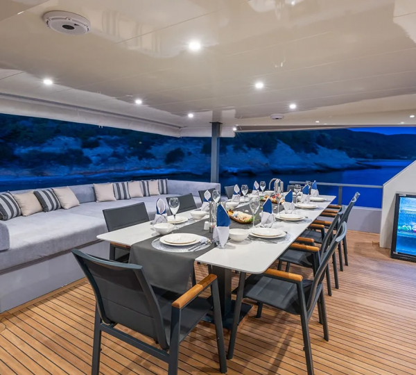 Main Deck Aft Dining