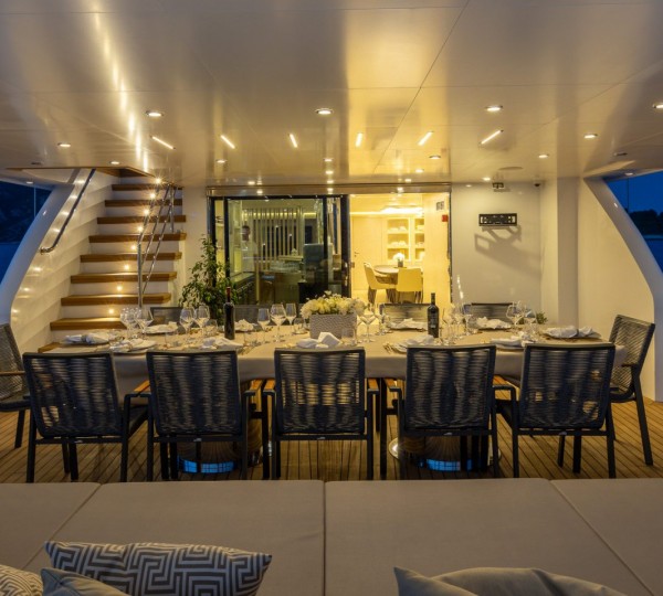 Main Deck Dining And Seating