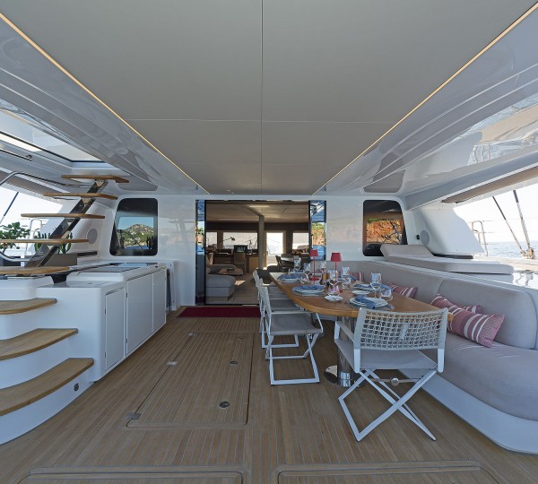 Main Deck Seating And Dining