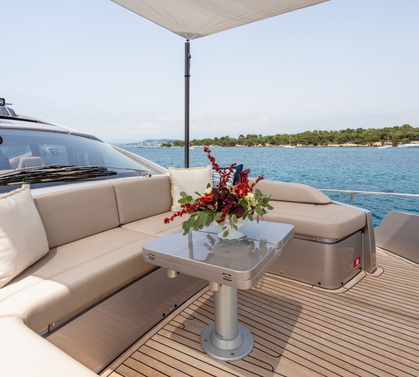 Flexible Table On The Bow