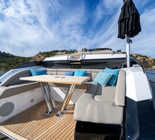 Foredeck Seating Area