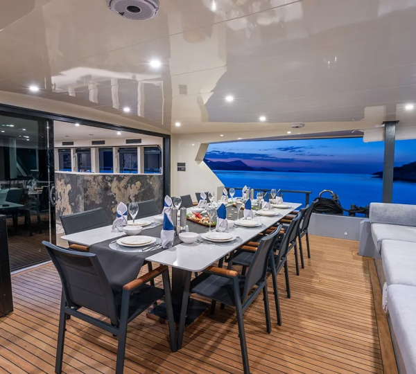 Main Deck Aft Dining Alternative View
