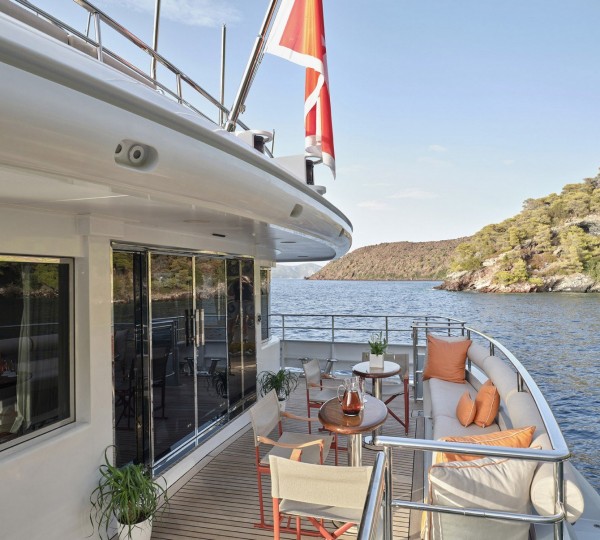 Main Deck Dining And Seating