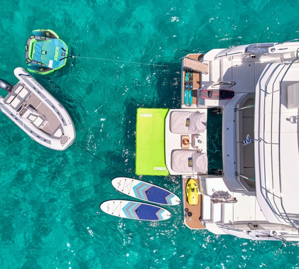 Stern With Water Toys