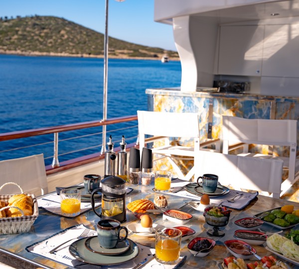 Bar And Dining On Deck