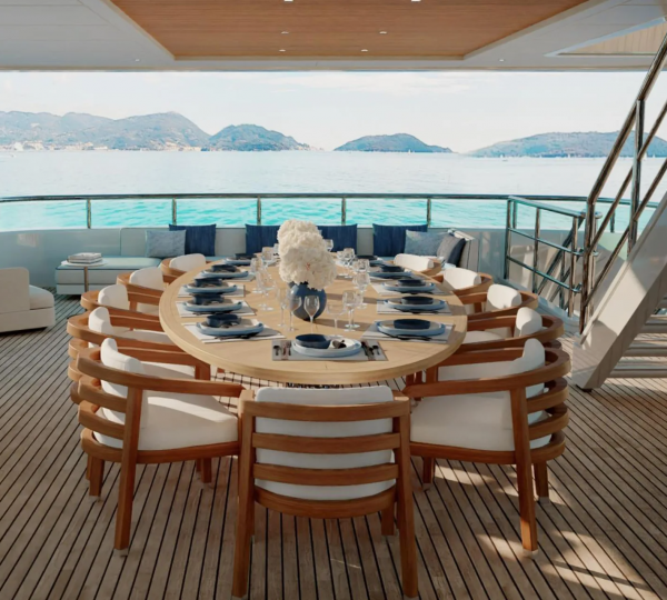 Main Deck Outdoor Dining