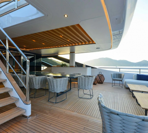 Upper Deck Dining And Lounge Seating