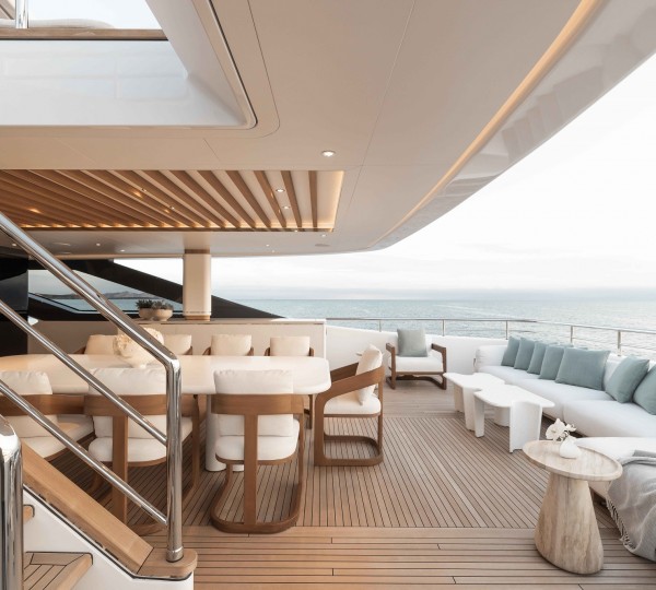 Upper Deck Lounge And Dining