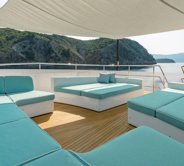 Foredeck Sunbathing Lounge
