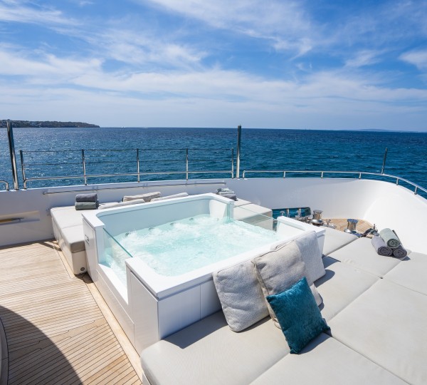 Jacuzzi And Sun Pads