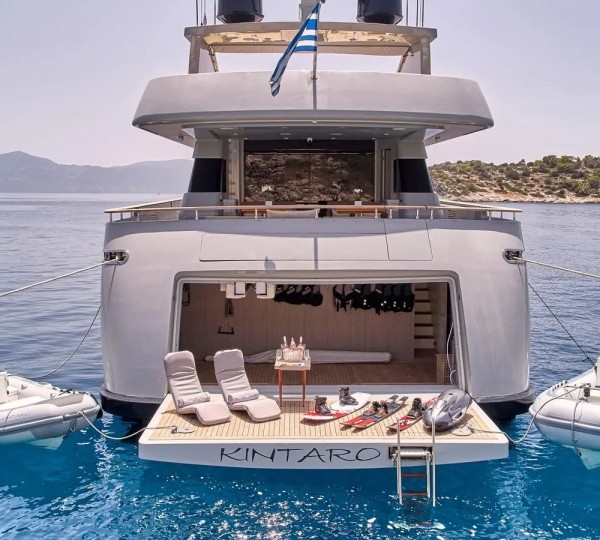 Stern With Water Toys