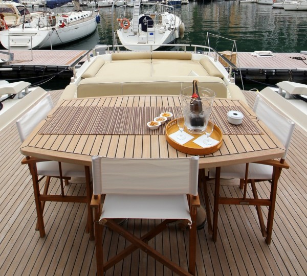 Exterior dining aft deck