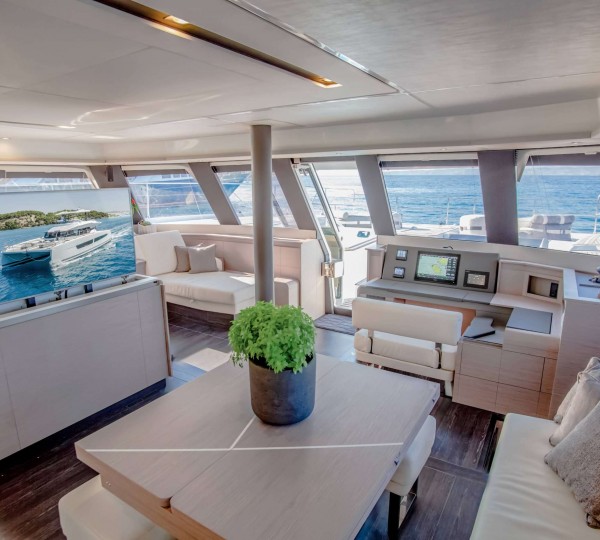 Main salon (sistership layout)