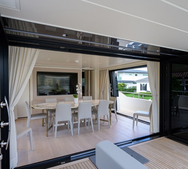 Skylounge dining room