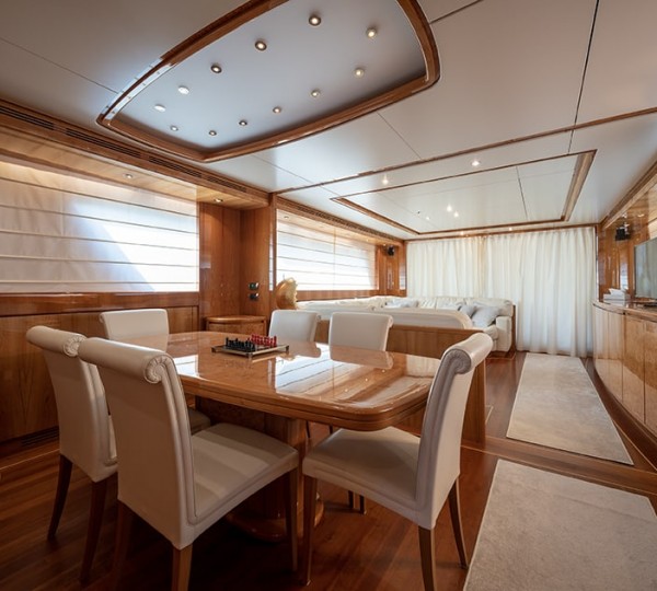 Main salon dining - view aft