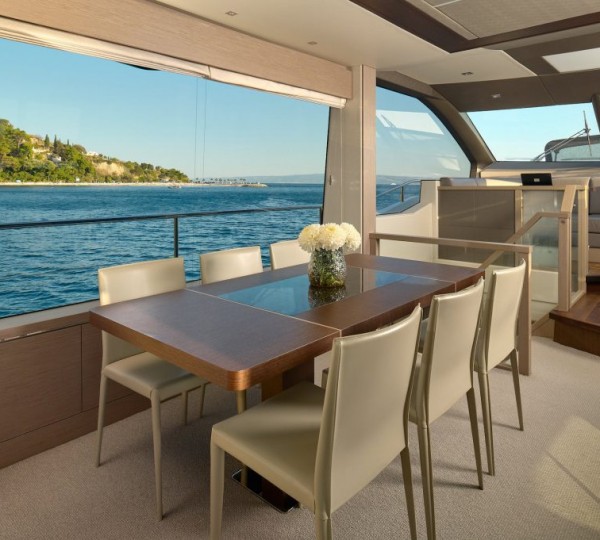 Main salon dining with fabulous outlook