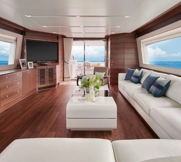 Main salon views aft