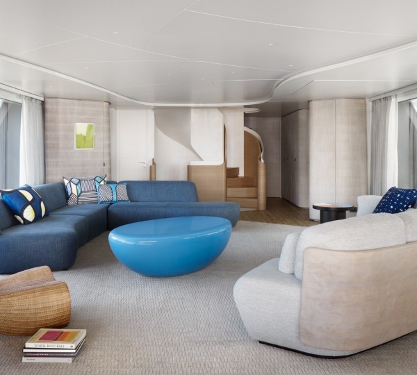 Sky lounge (sistership SD118)